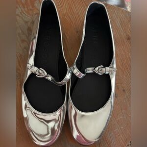 AEROSOLES Women's Shiny Silver Flats